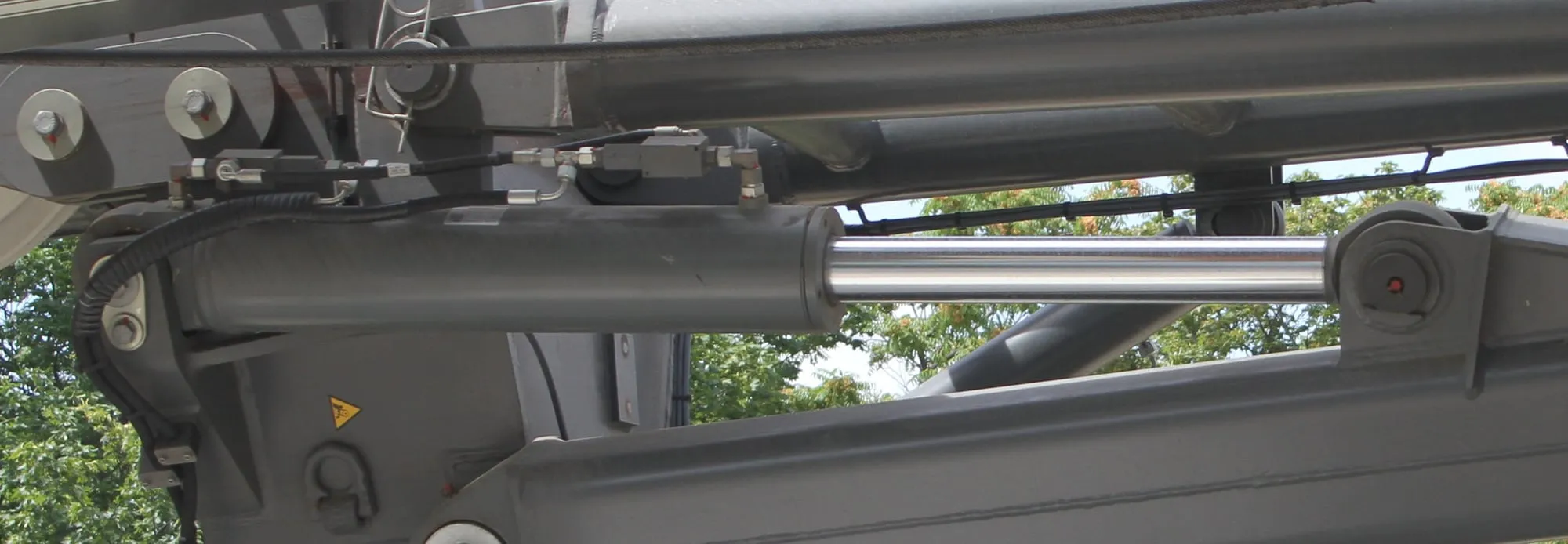 Hydraulic cylinders with chrome rods on a mobile crane