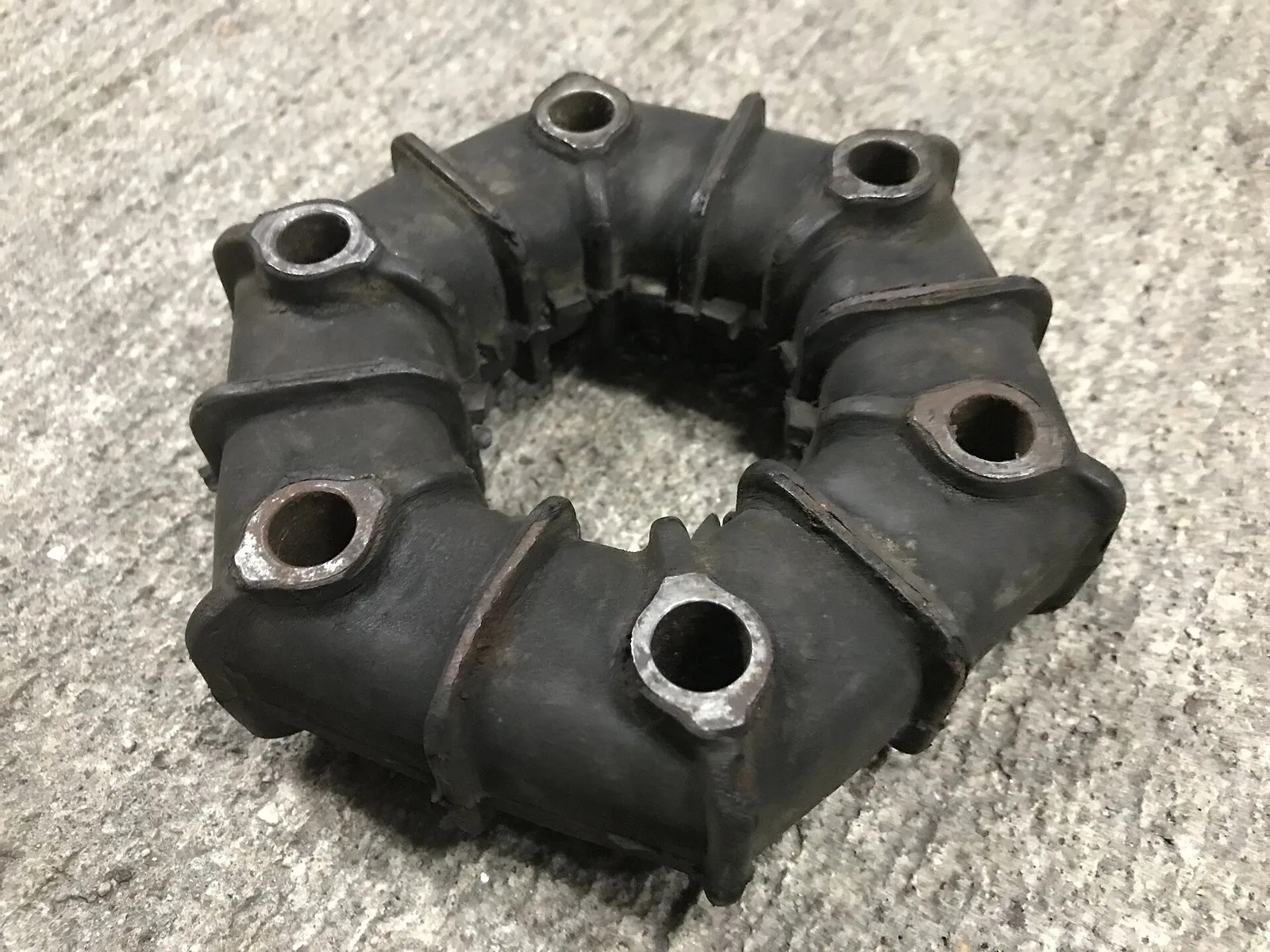 Representative view of rubber coupling elements